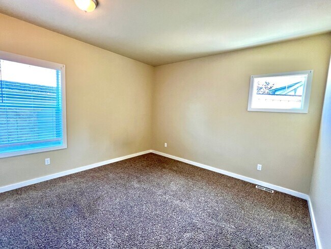 Building Photo - SILVP01