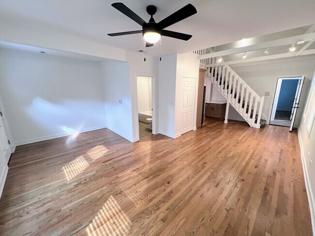 Building Photo - 2306 N Hoyne Ave