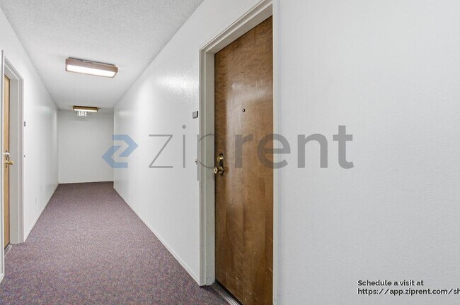 Building Photo - 4295 Vía Arbolada