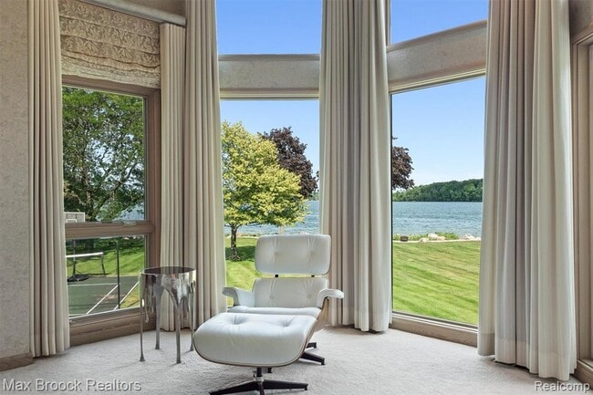 Building Photo - 3333 W Shore Dr