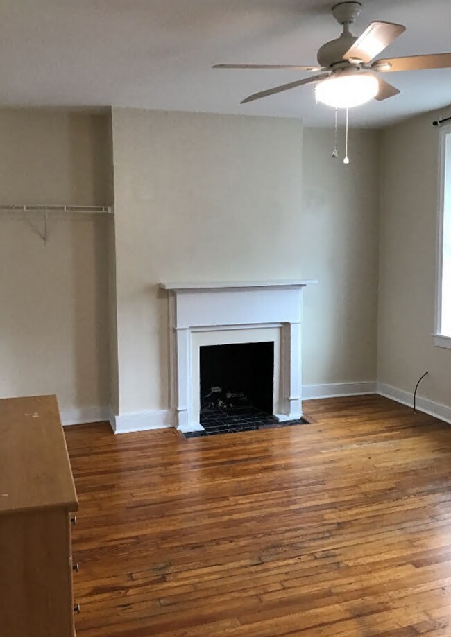 Building Photo - Perfect for college students, but great for others too!