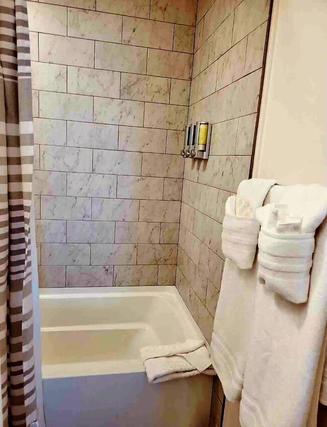Building Photo - Long Term Rental- Summit Yacht Club 15K