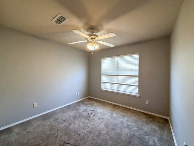 Building Photo - 3 Bedroom 2 Bath Located in Cooper District!
