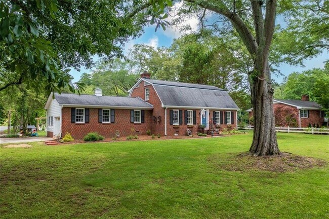 Primary Photo - 227 W Lakeshore Dr