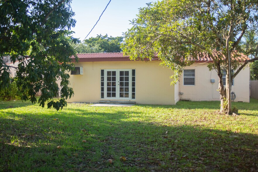 Building Photo - 624 Westward Dr