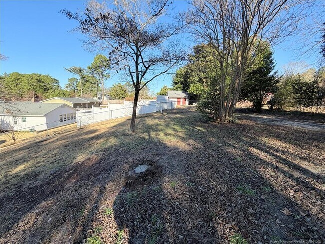 Building Photo - 4946 Pinewood Dr