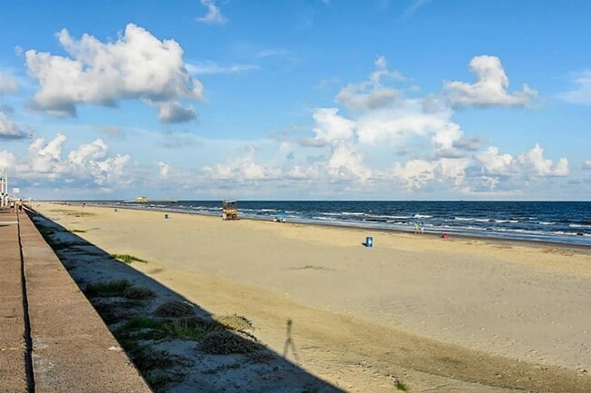 Building Photo - 7000 Seawall Blvd