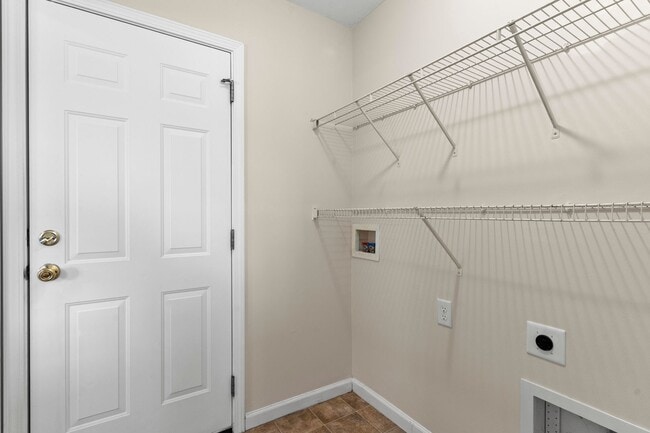 Building Photo - Great Townhouse - Convenient Arden Location
