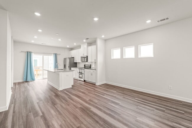 Building Photo - 7136 Bryce Ave
