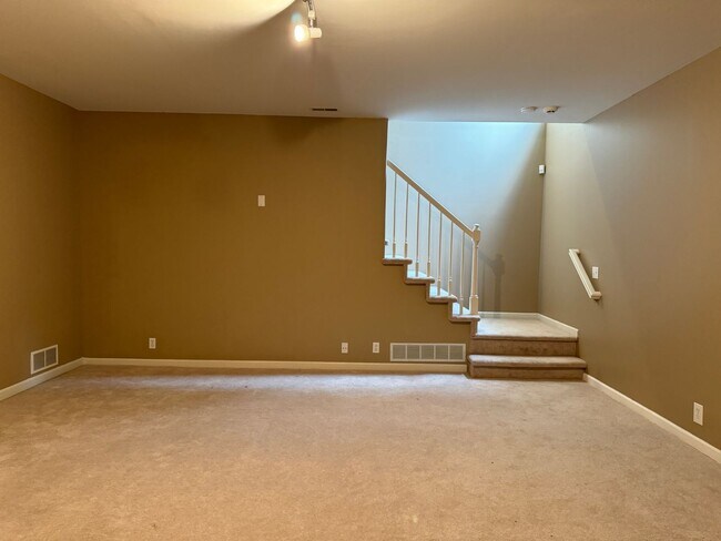 Building Photo - Elkhorn Home For Rent In Quiet Neighborhood