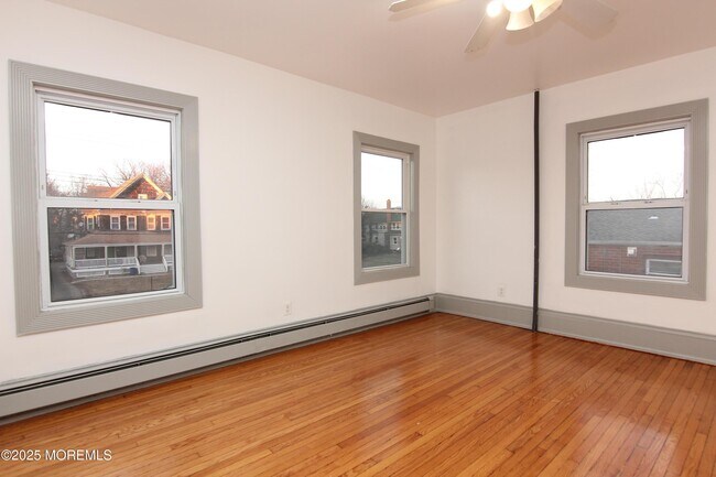 Building Photo - 142 Morris Ave