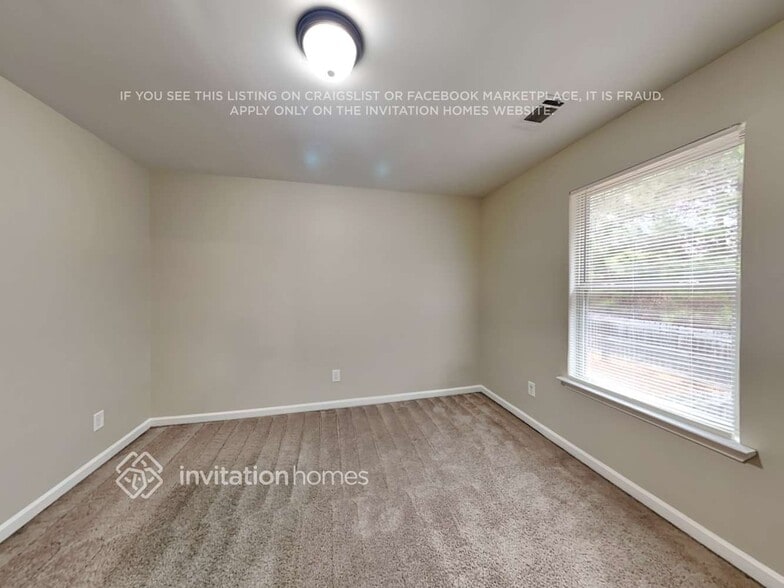 Building Photo - 490 Village Broad St