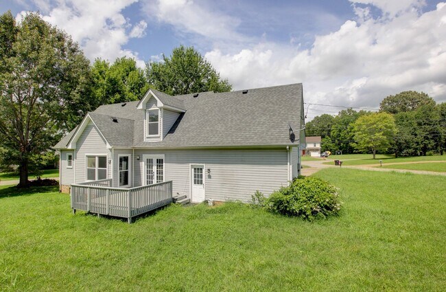 Building Photo - 180 Kings Deer Dr