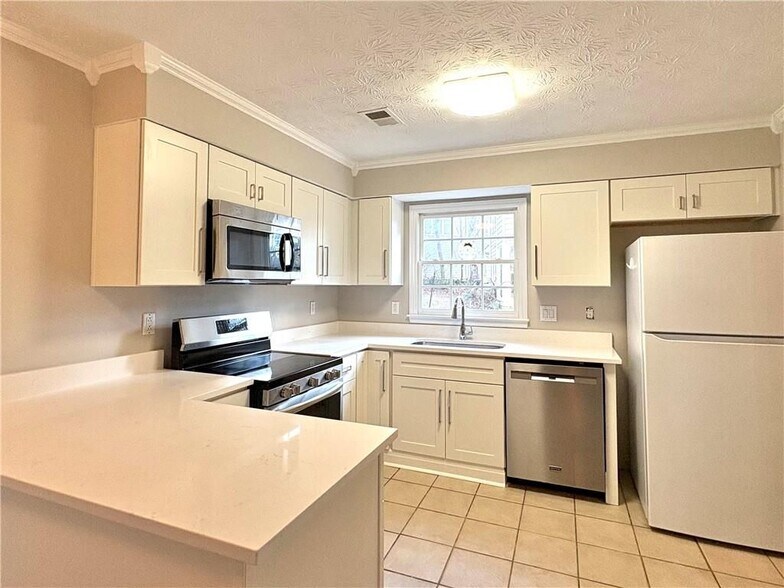 Building Photo - 1505 Yorktown Dr NW