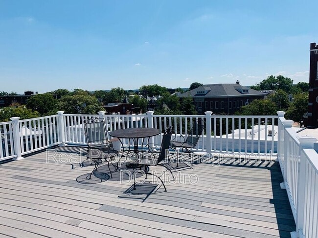 Building Photo - 815 Maryland Ave NE