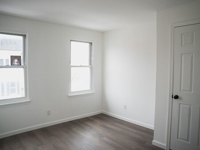 Building Photo - 936 Ferry St