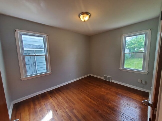Building Photo - 16108 Edgewood Ave