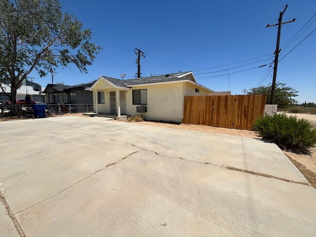 Building Photo - 15878 Edwin St