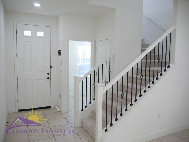 Building Photo - Modern Two-story 4 Bed 3.5 Bath 2,786 sqft...