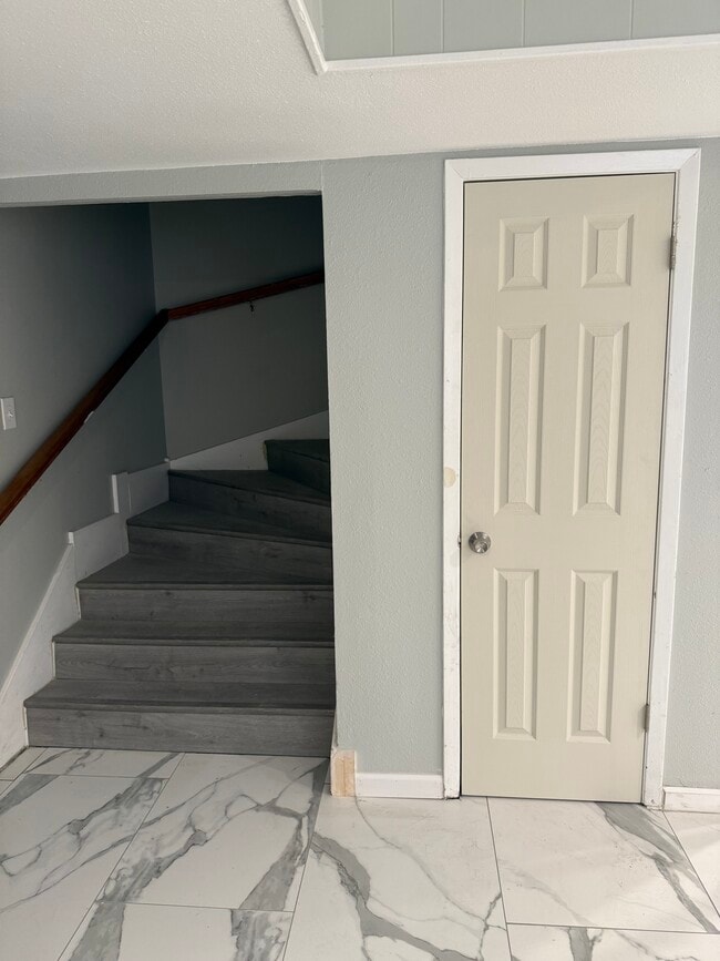 Building Photo - 510 W Byrd Blvd