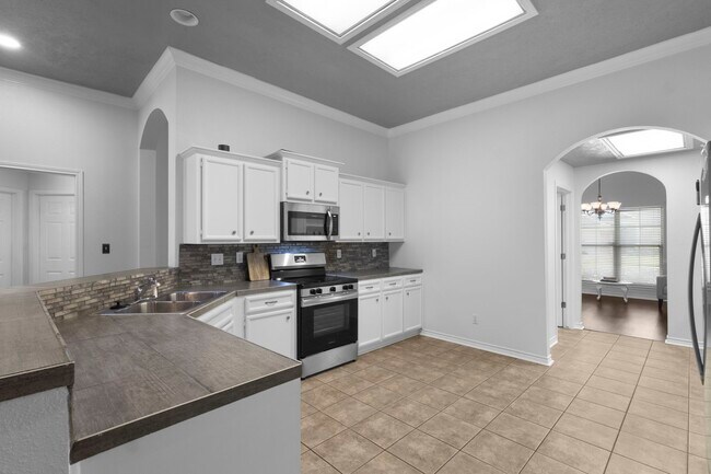 Building Photo - 405 Harbor Oaks Dr