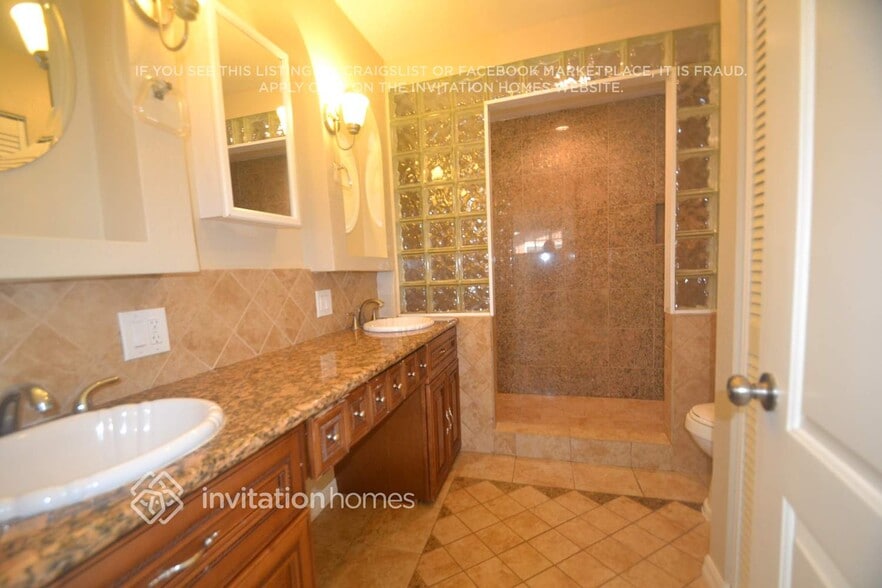 Building Photo - 10846 Archway Dr