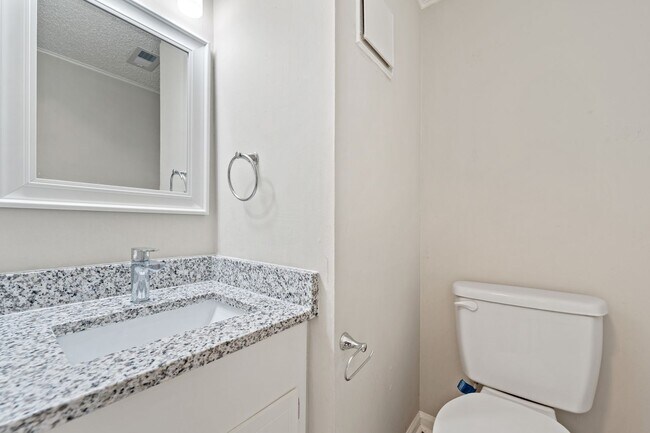 Building Photo - 9 Hayti Ln