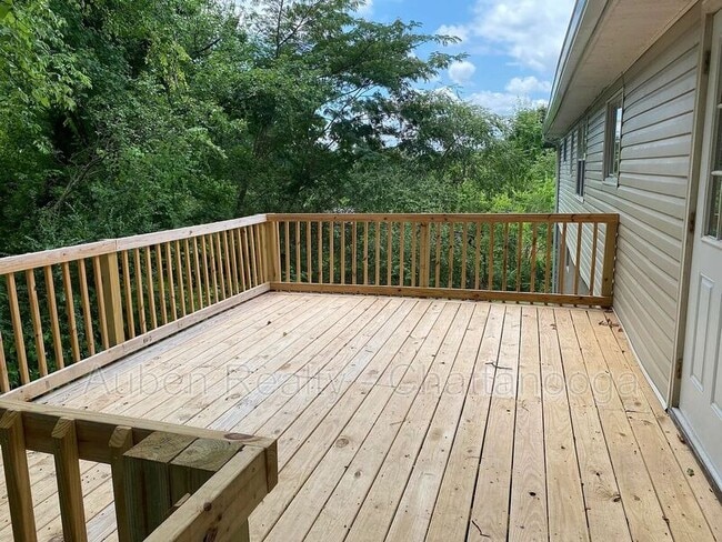 Building Photo - 545 Acorn Ct