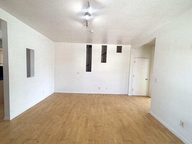 Building Photo - 517 E 500 S