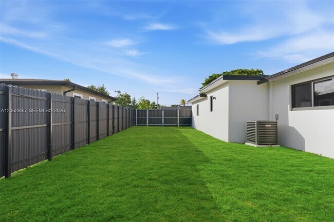 Building Photo - 9660 Dominican Dr