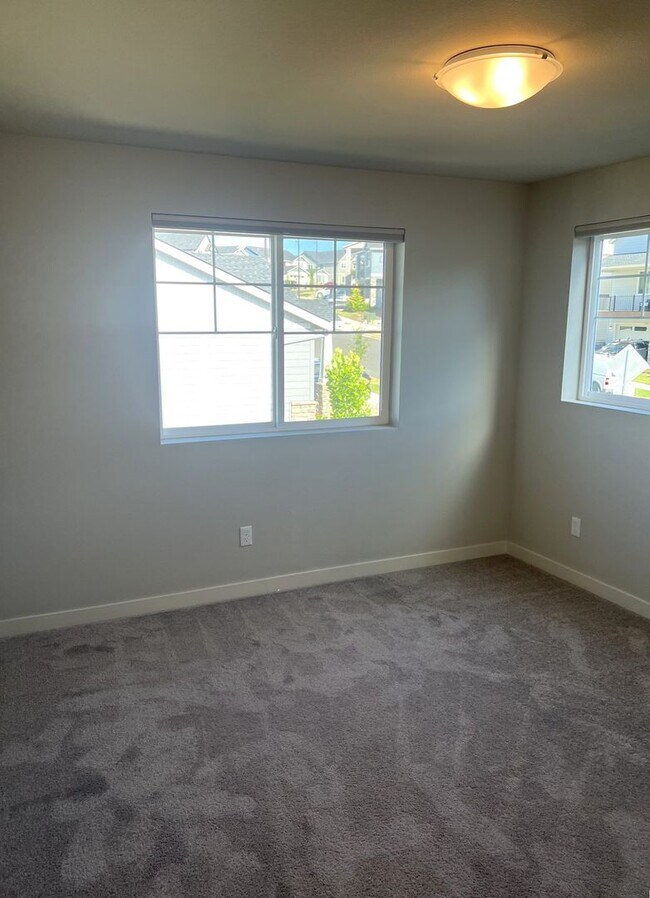 Building Photo - Beautiful Beaverton 4 Bedroom Home with Open Floor Plan, Deck & Upstairs Bonus Room