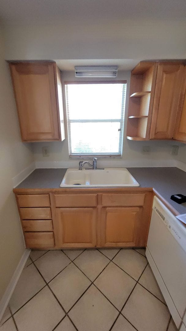 Building Photo - 611 W Oak Terrace Dr
