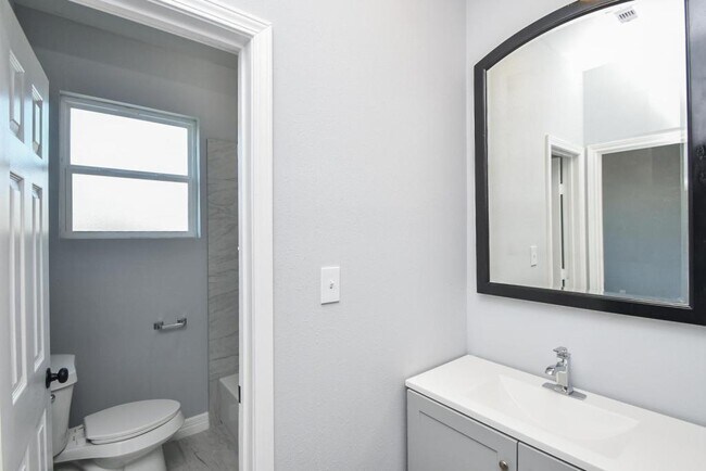 Building Photo - 10322 Rancho Bernardo Ln