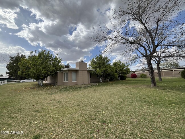 Building Photo - 4635 N 11th Pl
