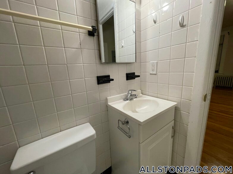 Building Photo - 153 Brighton Ave