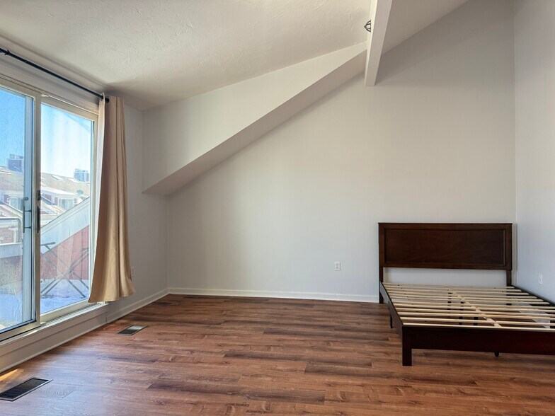 Building Photo - 166 Quincy Shore Dr