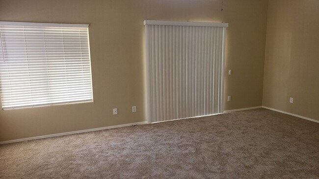 Building Photo - 33 N Sahuaro Dr