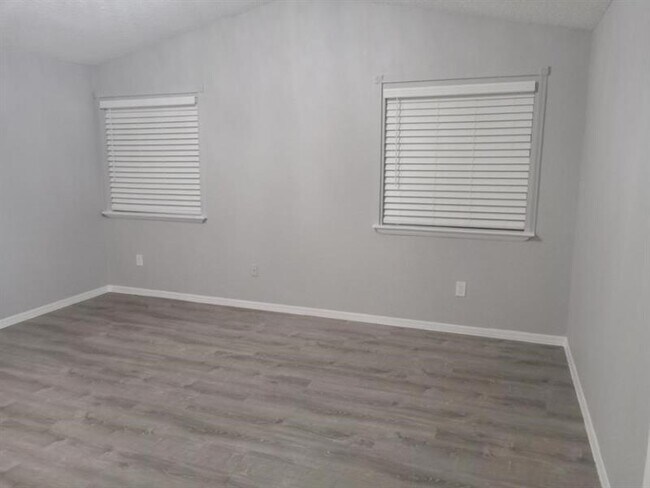 Building Photo - 1602 SW 159th Ave