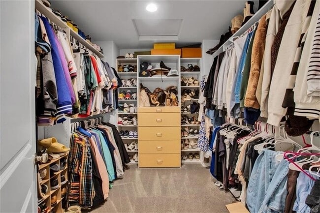 Building Photo - Stunning and Spacious 5BR 3BA Home w/ Solar Panels + Community Pool + Basketball/Tennis Court + S...