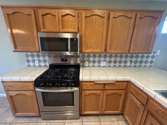 Building Photo - Beautiful 3 Bedroom 2 Bathroom in Farmersville!!