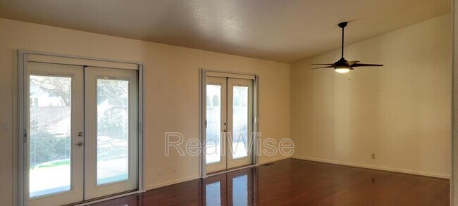 Building Photo - 1267 SW Ironwood Dr