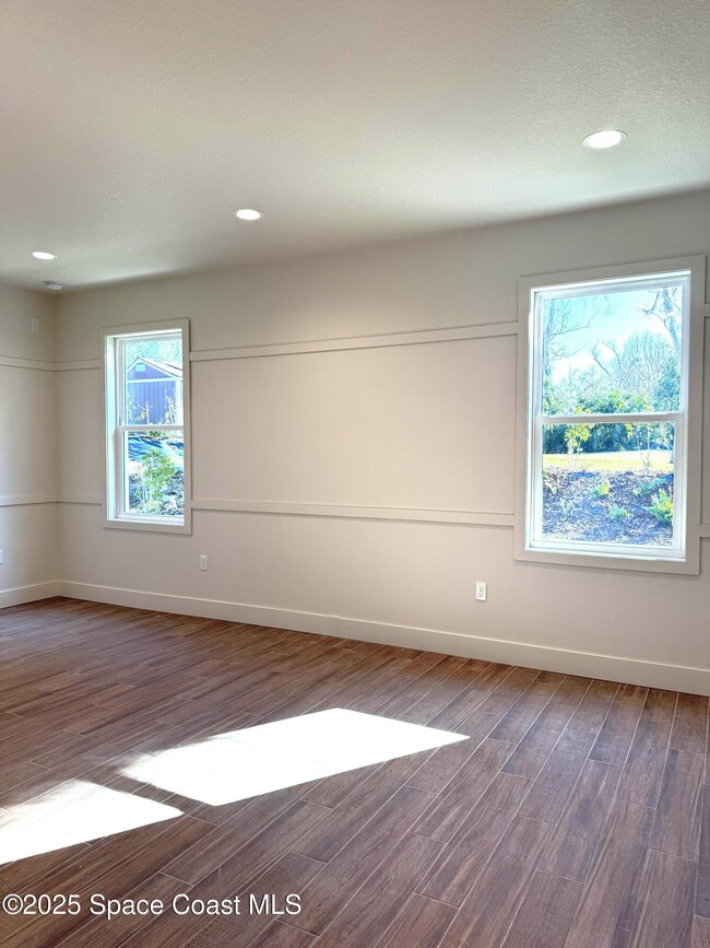 Building Photo - 2801 Edington Dr