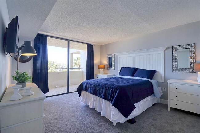Building Photo - 5915 Sea Ranch Dr