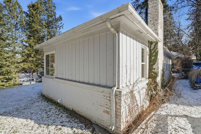 Building Photo - 1503 S SE Blvd