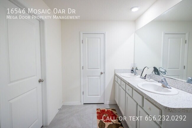 Building Photo - 16546 Mosaic Oar Dr