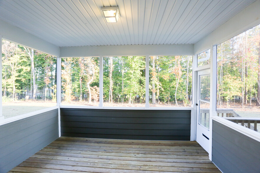 Screened Porch - 2001 Trading Path Lane