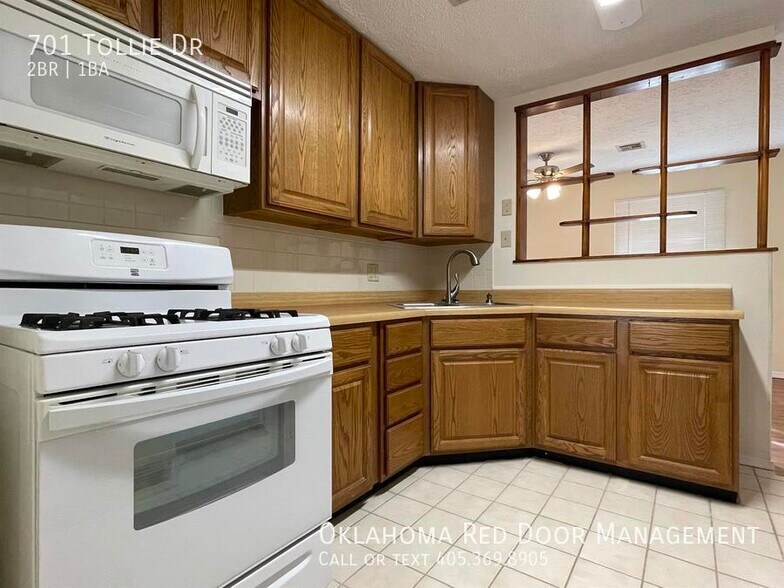 Building Photo - 701 Tollie Dr