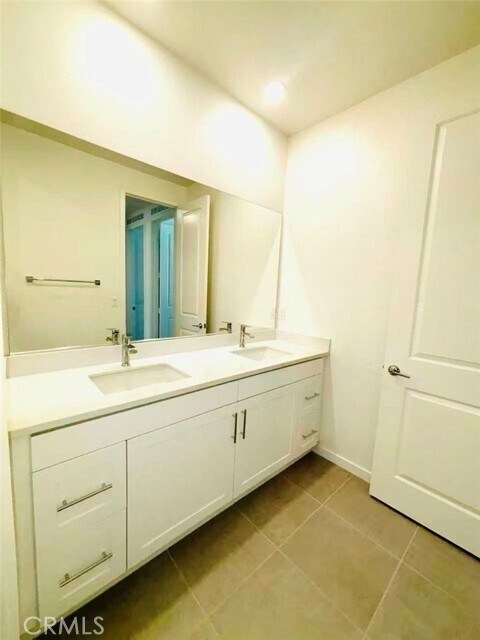 Building Photo - 42 Harmony Dr