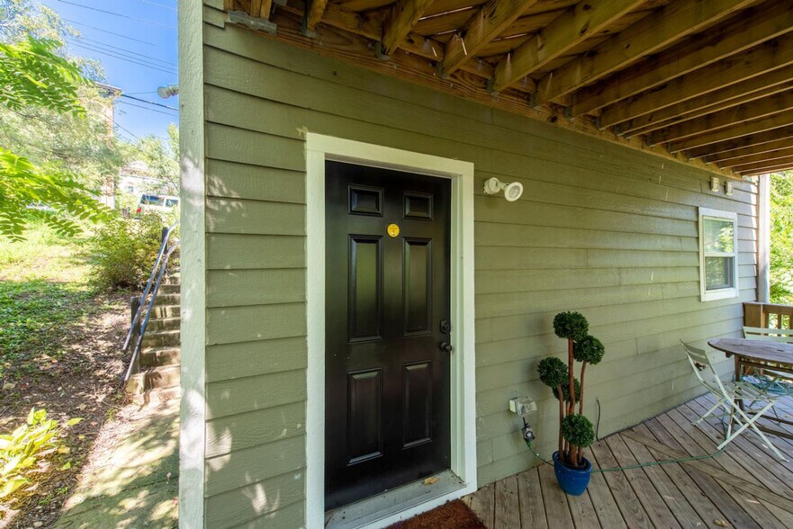 Building Photo - 107 E Clifton Ave