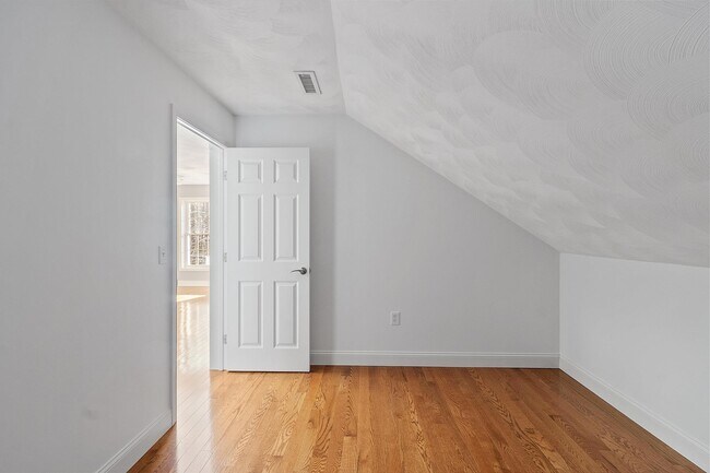 Building Photo - 50 Hadleigh Rd